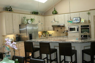 Decorating Kitchen Cabinets on Decorating The Open Space Above Kitchen Cabinets   Home Decorating