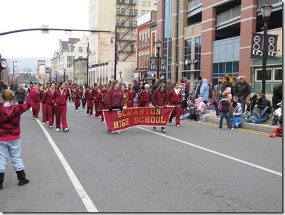 Santa Parade11-20-10ae