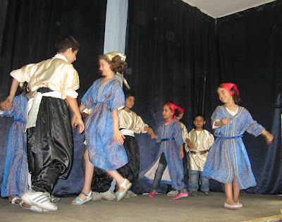 Danse kurde en habits traditionnels