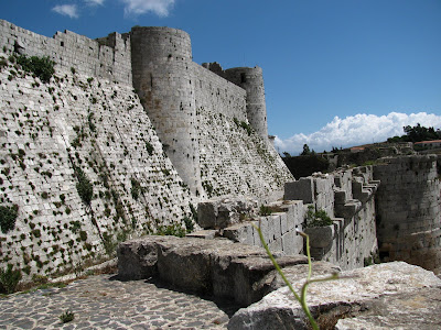 limposante muraille  du Krak