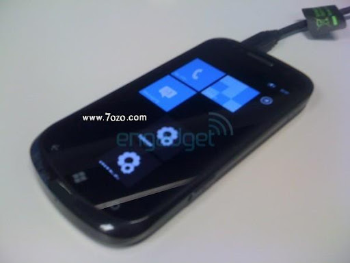 http://lh3.ggpht.com/__Z_LMZeY2ng/TG6x4JFcQNI/AAAAAAAAA7Q/Ovev27YD2MQ/samsung-i917-itw-03-sm.jpg