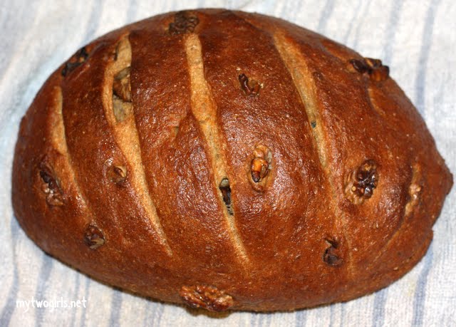 Wholemeal walnut bread