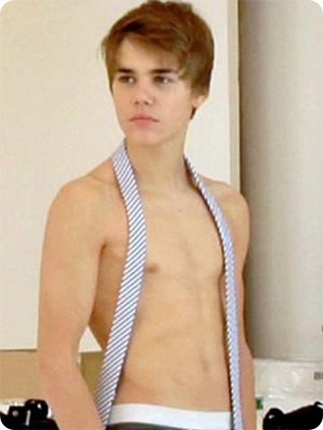 [justin_bieber_topless_310111_300x400[2][5].jpg]