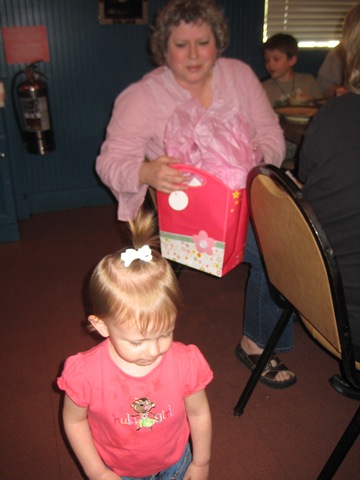 [4.10.2010 Mom's Birthday Dinner (13)[2].jpg]