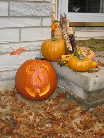 [10.31.2009 Pumpkin Carving (33)[3].jpg]