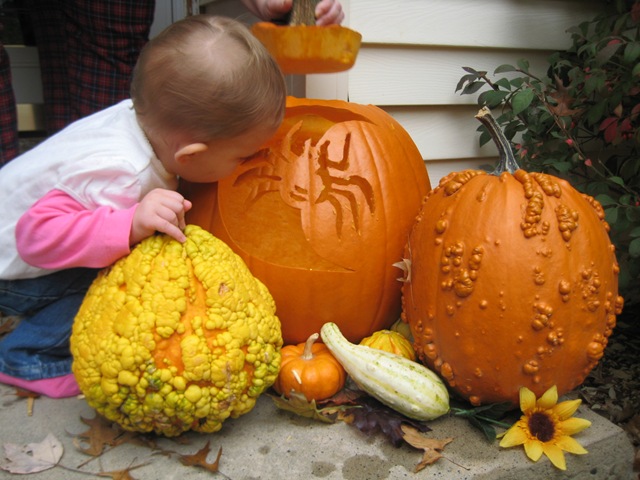 [10.31.2009 Pumpkin Carving (32)[4].jpg]