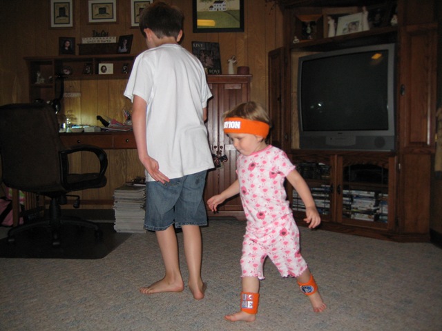 [6.11.2010 Break Dancin' Kids (13)[3].jpg]