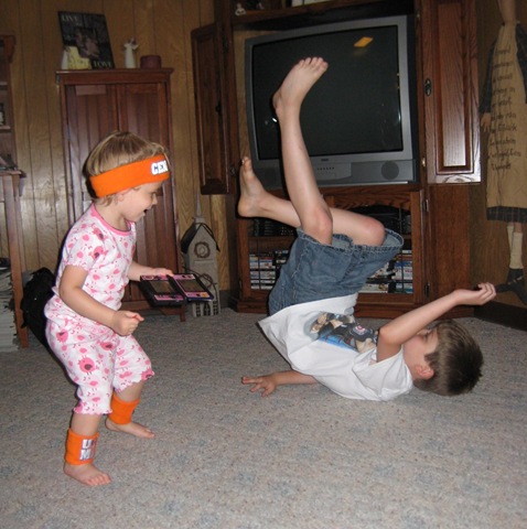 [6.11.2010 Break Dancin' Kids (3)[4].jpg]