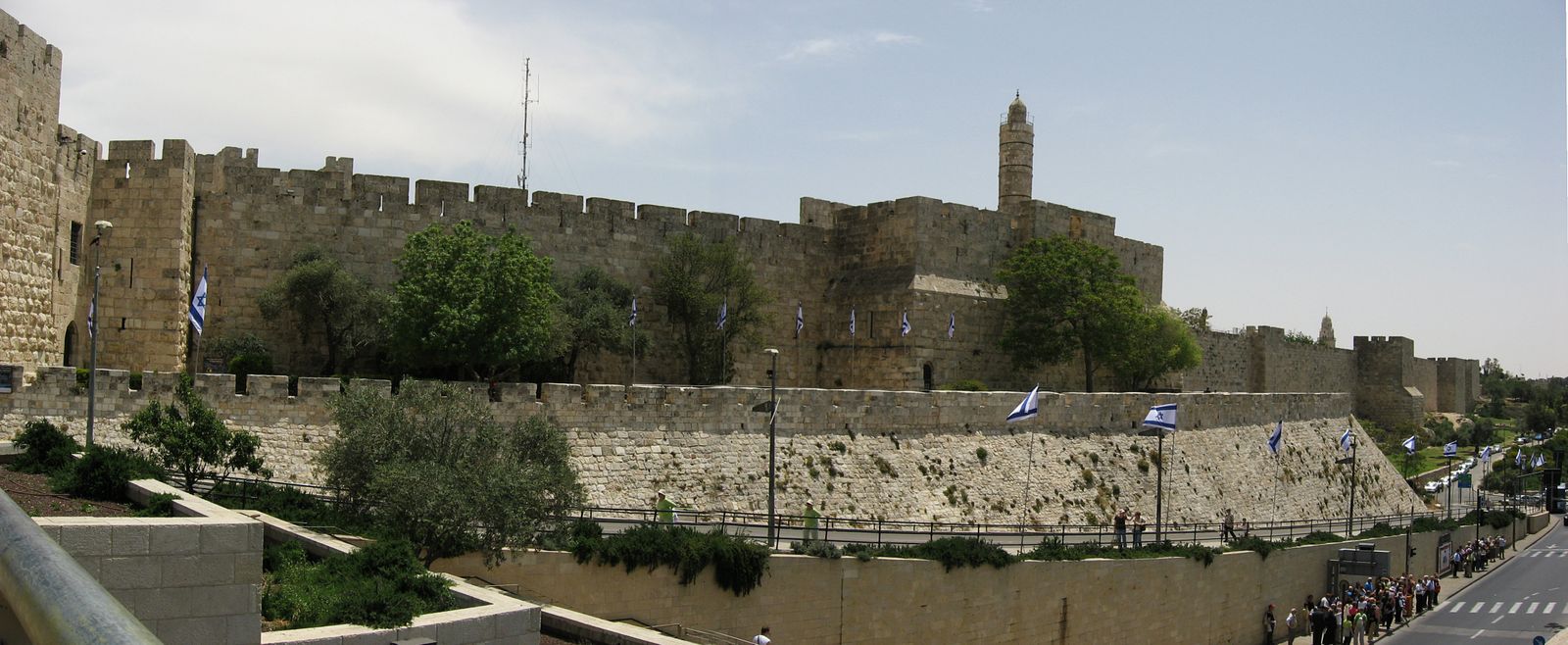 [Jerusalem_wall_panorama.jpg]