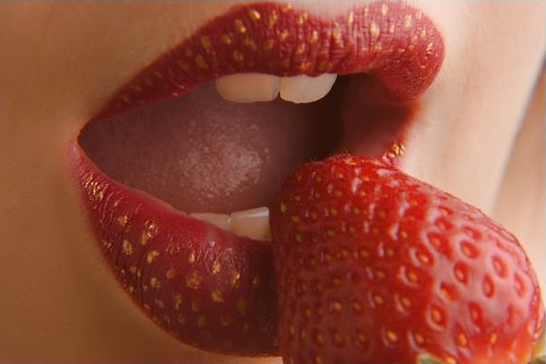 sensual-seductive-lips-1.jpg