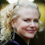 LONDON - APRIL 14:  Nicole Kidman arrives at the UK Premiere of "The Interpreter" at the Empire Leicester Square on April 14, 2005 in London.  (Photo by MJ Kim/Getty Images)