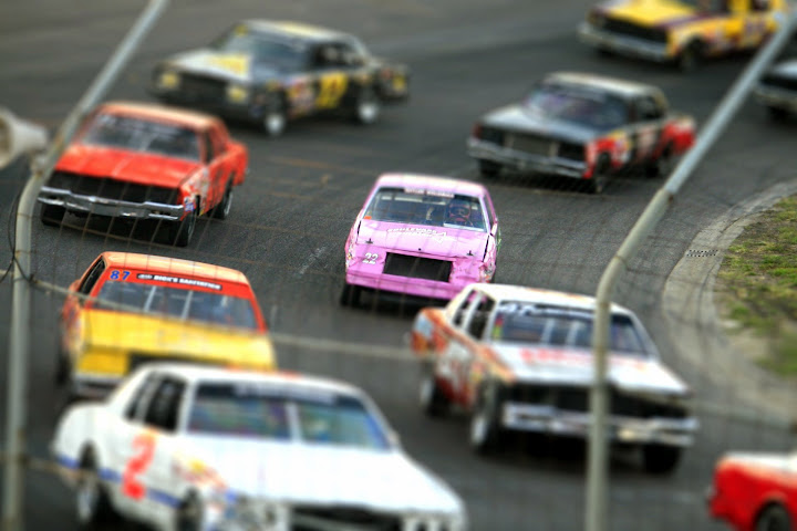 IMAGE: http://lh3.ggpht.com/__xckYAK08KM/SoGsrWfgBnI/AAAAAAAAAUw/OepVSj6QsUo/s720/_MG_6329-tiltshift.jpg