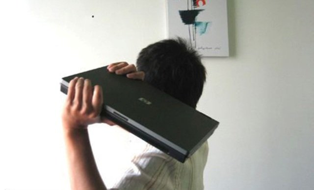 patah-laptop (5) broken-laptop (5)