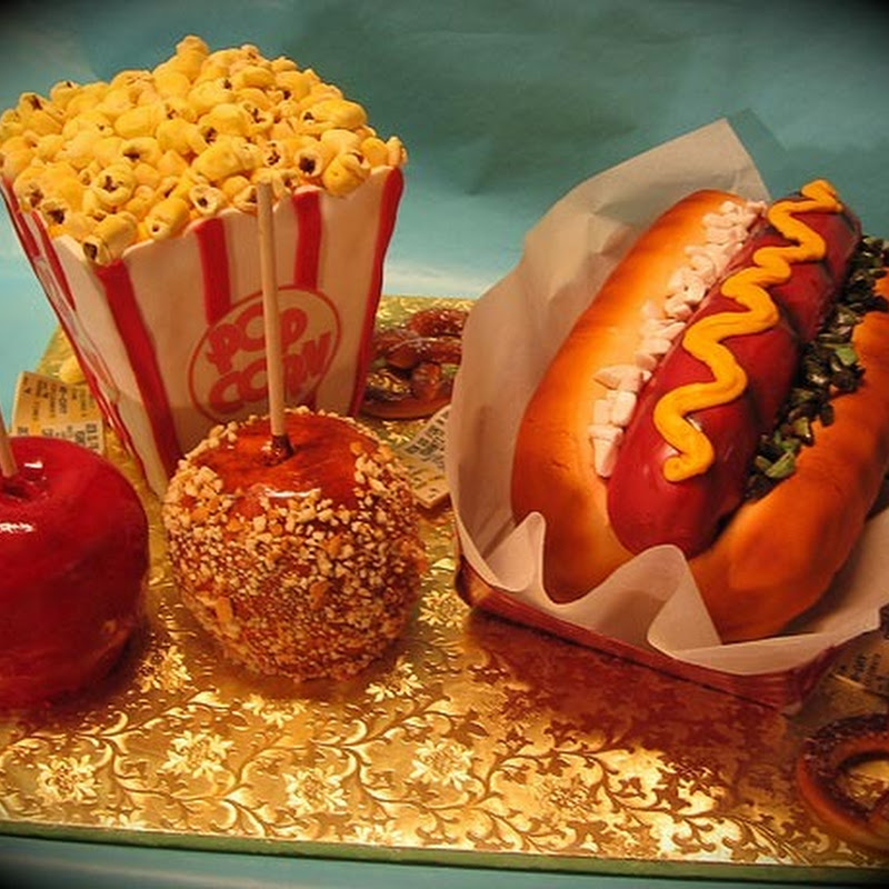 Cakes and Sweets that look like Fast Food