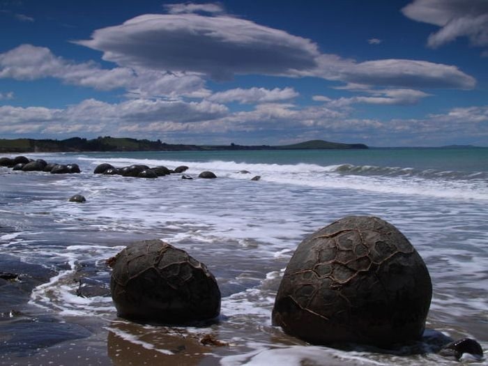 Moeraki-Boulders (1) Moeraki-Boulders (1)