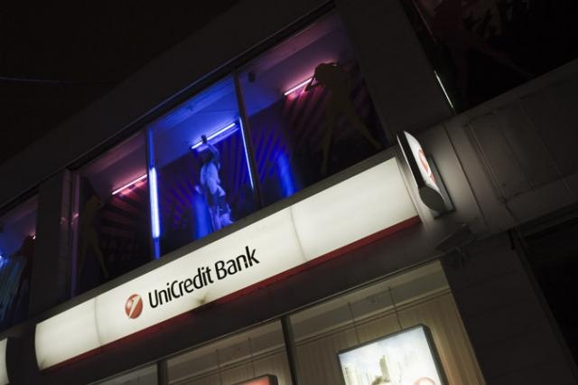 [bankstrippers102.jpg]