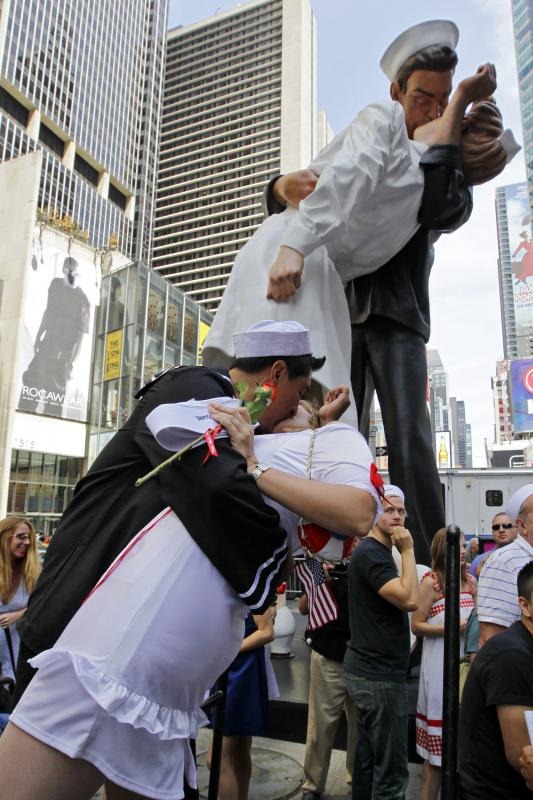 time-square-kiss (6)