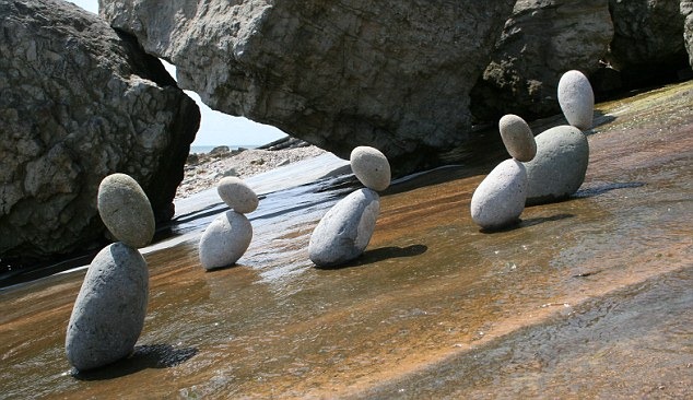 stone-balancing (1) stone-balancing (1)