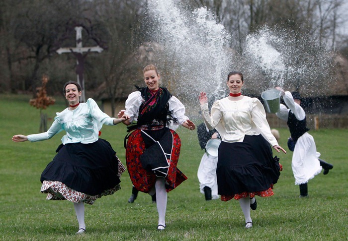 watering-of-the-girls10 watering-of-the-girls10