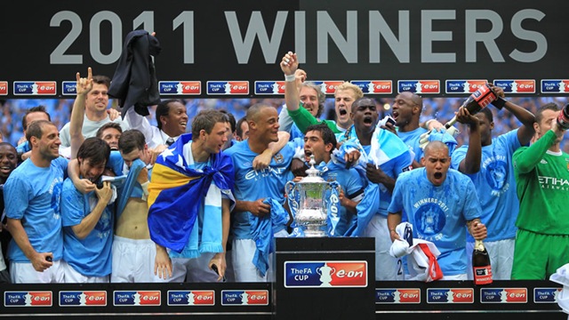 [team_winning_fa_cup_2011.ashx[2].jpg]