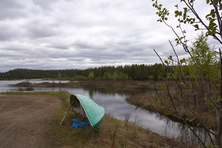 Uitzicht op de Grens rivier tussen Finland en Rusland.