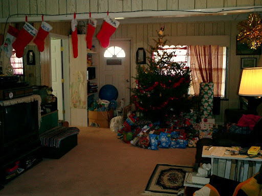 christmas tradition, christmas decorations, christmas tree christmas lights,  christmas traditions around the world-50