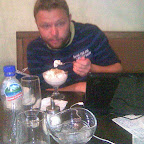 Eis mit Nüssen und Honig