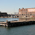 Redhook, New Yorkの新しい開発地区です。古い倉庫や貿易時代のインダストリアルな建物が残り、家賃がまだマンハッタンに比べると安く、アーティストやオーガニックファームなどのDown to earthな人々が住見始めた注目の地域です。ゆるーい感じの街並はマンハッタンの喧噪とは真逆の優しく排他的な匂いの漂う街並です。