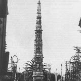 Giglio del Beccaio nei pressi della villa comunale il giorno antecedente all'incidente che ne provocherà la storica rottura; anno 1923