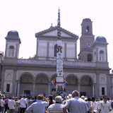 Il Giglio del Bettoliere si esibisce in piazza Duomo; anno 2002.