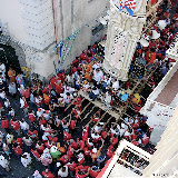 Giglio del Bettoliere fermo all'ingresso di piazza Calabrese per permettere alla paranza di riposare, anno 2005.