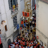 Il Giglio del Bettoliere entra via Tanzillo. Da notare come per via dello stretto ingresso i "varrelli" laterali sono stati retratti permettendo ad un solo "cullatore" di posizionarsi invece di tre - foto 2; anno 2005.