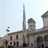 Inizia la ballata in piazza Duomo; anno 2005.