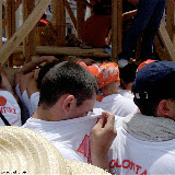 Particolare della disposizione dei "cullari" dei "varrelli" (le barre laterali estraibili del giglio), paranza nolana Volontari; anno 2007.
