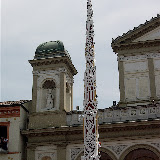 Il Giglio del Beccaio mentre si esibisce davanti al Duomo; anno 2007.
