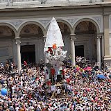 La Barca nella piazza gremita