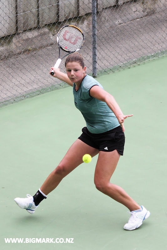 IMAGE: http://lh3.ggpht.com/_a_v5U7guC1c/TRHXDdJkQ7I/AAAAAAAAdxU/KqEpR11zPWU/s800/TENNIS_D1_Q2_0183.JPG