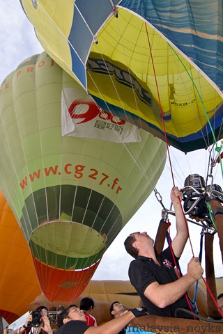 [Hot Air Balloon Putrajaya 2011 (5)[3].jpg]
