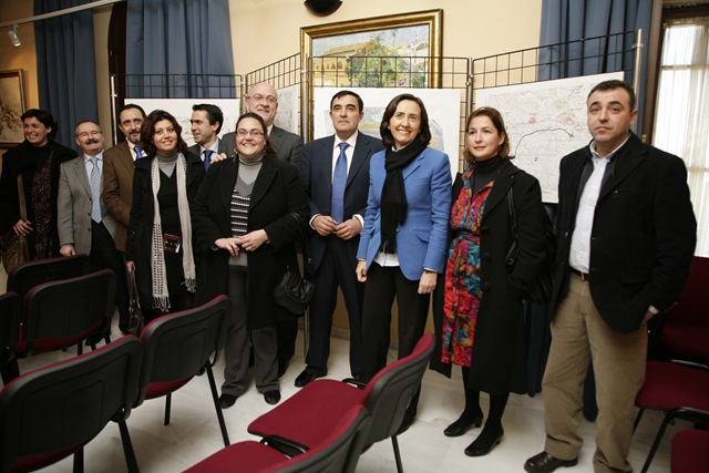 [reunión alcaldes Cuenca - consejera OOPP 03[3].jpg]