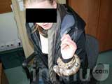 Wanita penyimpan ular dalam bra (tb)