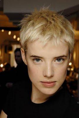 Trendy blonde hairstyle for 2010
