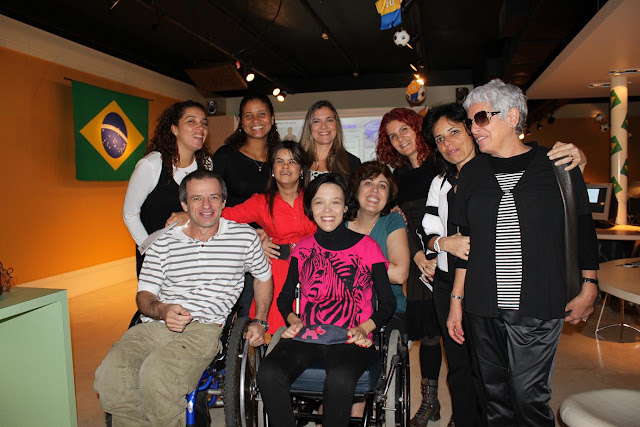 Na foto,a equipe do Programa Especial:os repórteres Zé Luiz Pacheco e Fernanda Honorato, a apresentadora Juliana Oliveira, as audiodescritoras Virgínia Menezes e Ana Fátima Berquó, a intérprete de LIBRAS Jeanie Liza e a diretora Ângela Patrícia Reiniger. Na foto,a equipe do Programa Especial:os repórteres Zé Luiz Pacheco e Fernanda Honorato, a apresentadora Juliana Oliveira, as audiodescritoras Virgínia Menezes e Ana Fátima Berquó, a intérprete de LIBRAS Jeanie Liza e a diretora Ângela Patrícia Reiniger.