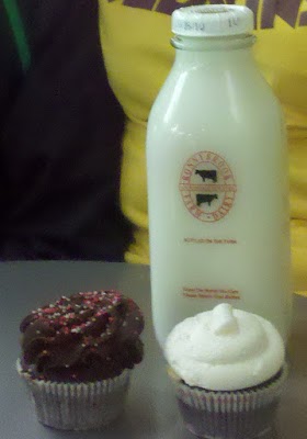 ElenisChelseaMarketNYCcupcakes&milk.jpg