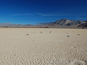 100070_moving-rock-di-death-valley-national-park