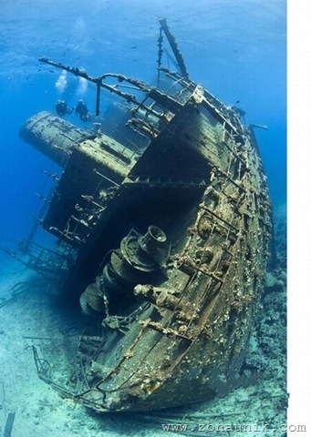[coolbeautifulprofessionalphotosremainsShipwrecksworldoceanseafloor3[3].jpg]