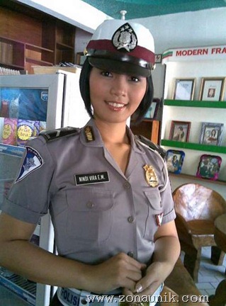 indonesian-police-girls09