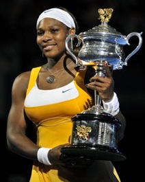 Serena Williams recibe trofeo del Open de Australia 2010