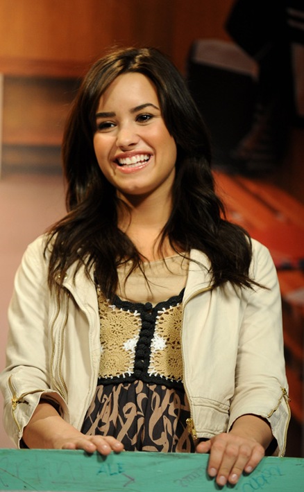 [demi-lovato-4209-8[4].jpg]