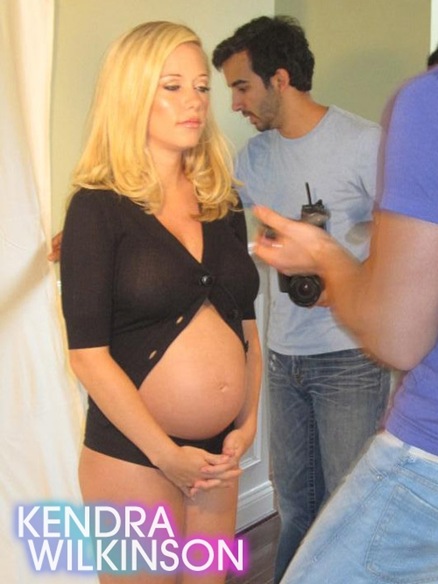 [Kendra-Wilkinson-Hank-Baskett-Pregnant-Photo-Shoot-0827093[3].jpg]