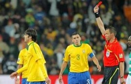Kaka recibe tarjeta roja en partido frente a Costa de Marfil